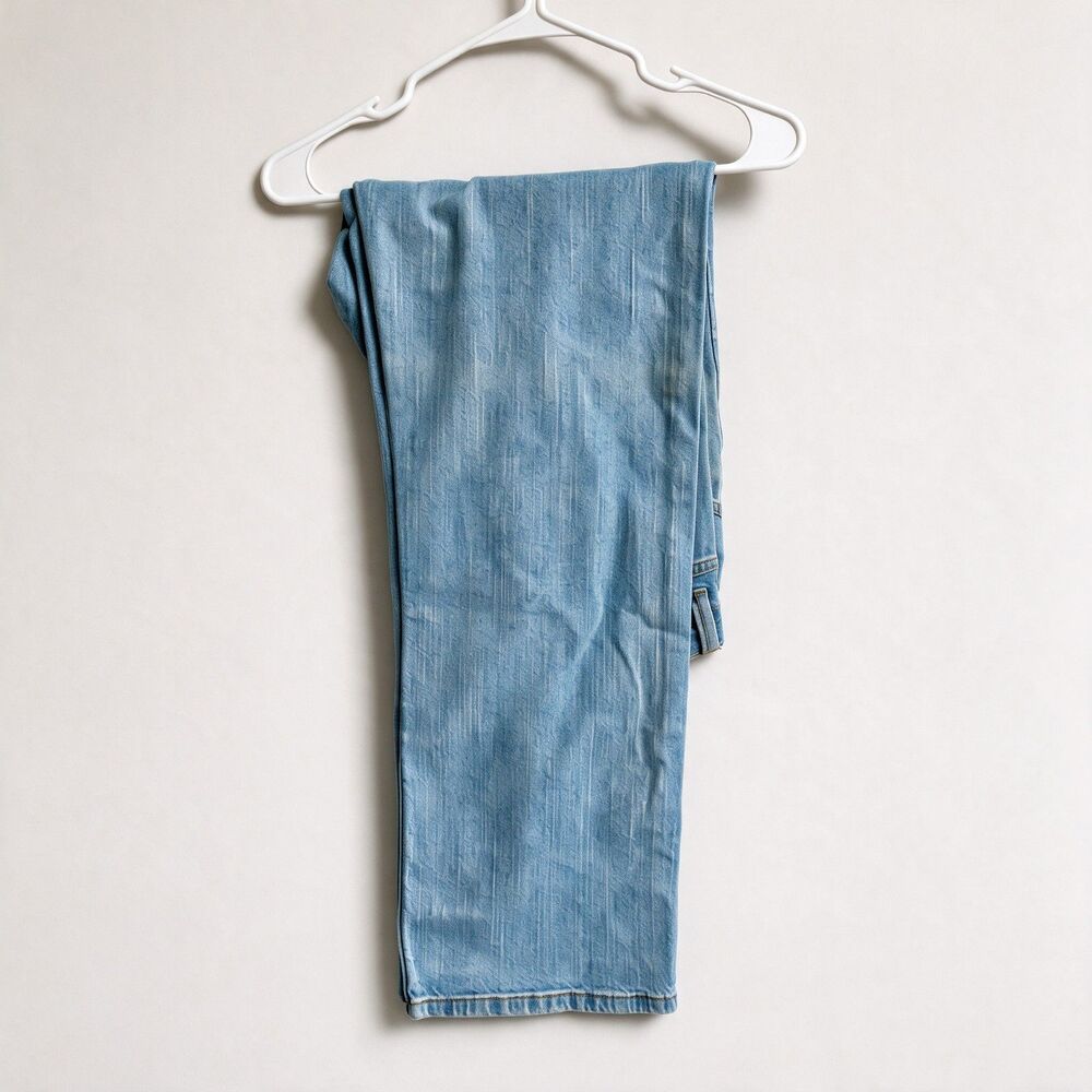 COMFORT Light Wash Women's Jeans Size 34